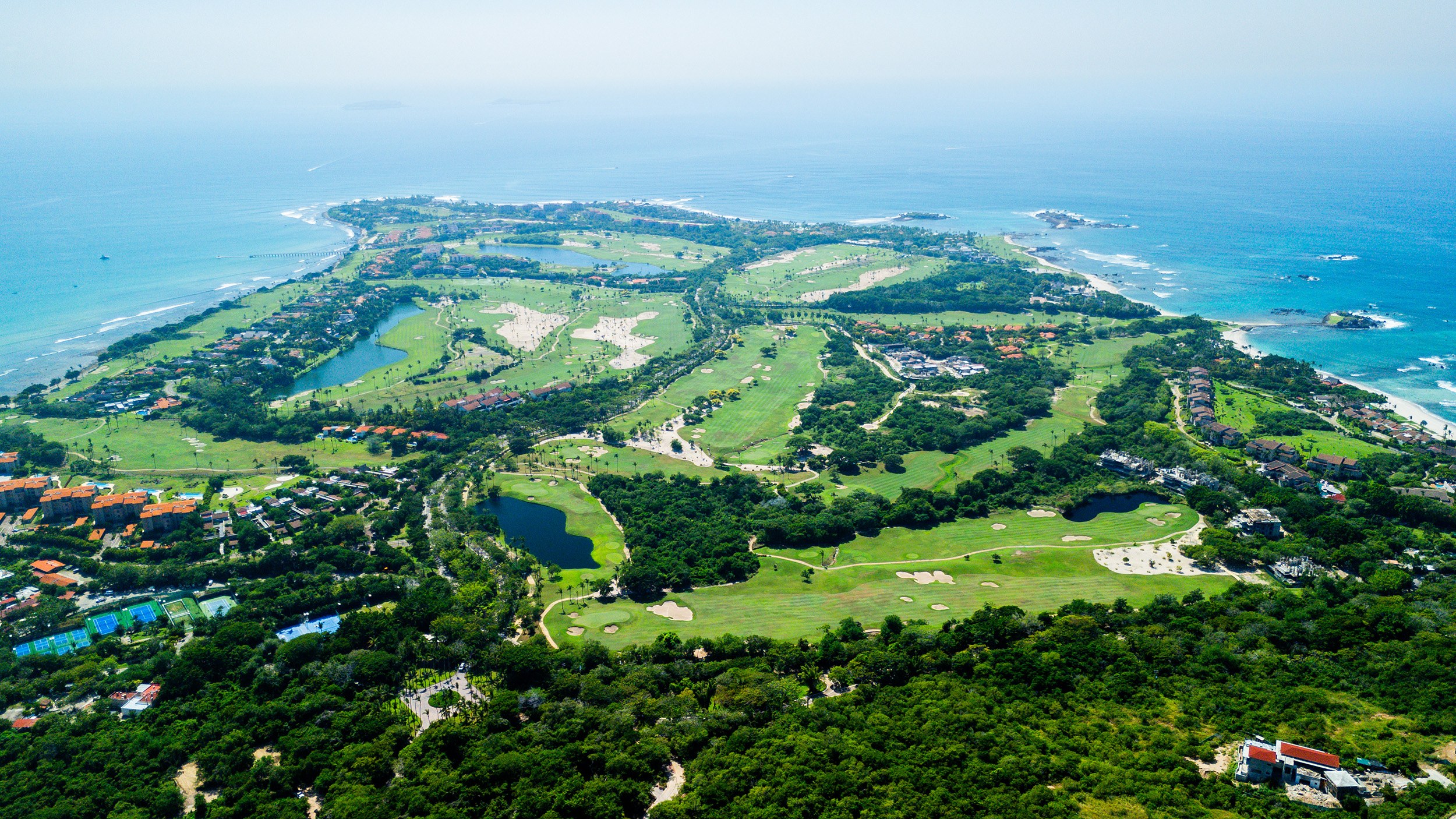 Discover why Puerto Vallarta is a golfer’s paradise, home to four of Mexico’s top 20 golf courses. Explore luxury real estate near Vista Vallarta and Punta Mita for the ultimate lifestyle.