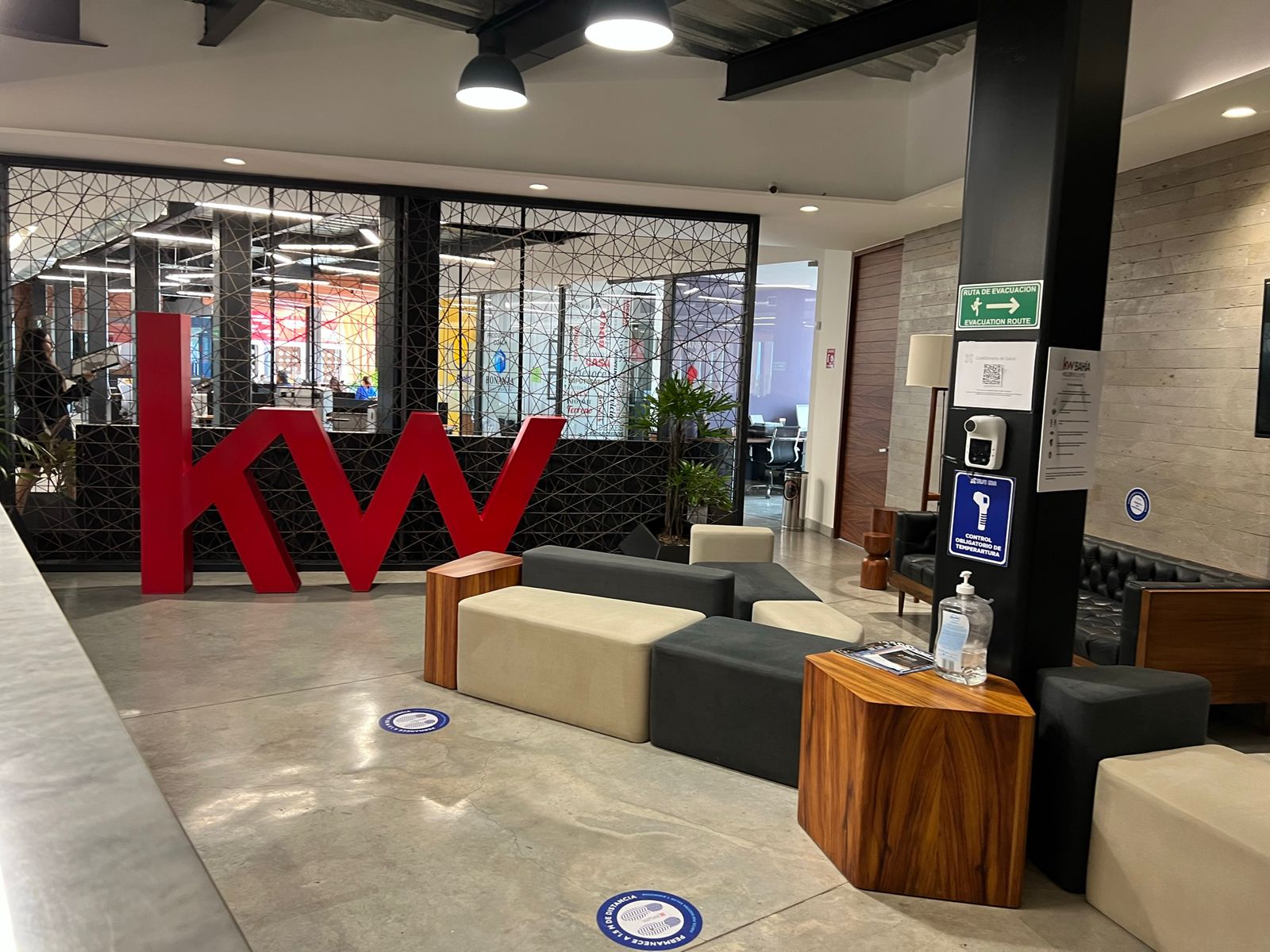 About Us
Keller Williams does not sell or buy timeshare